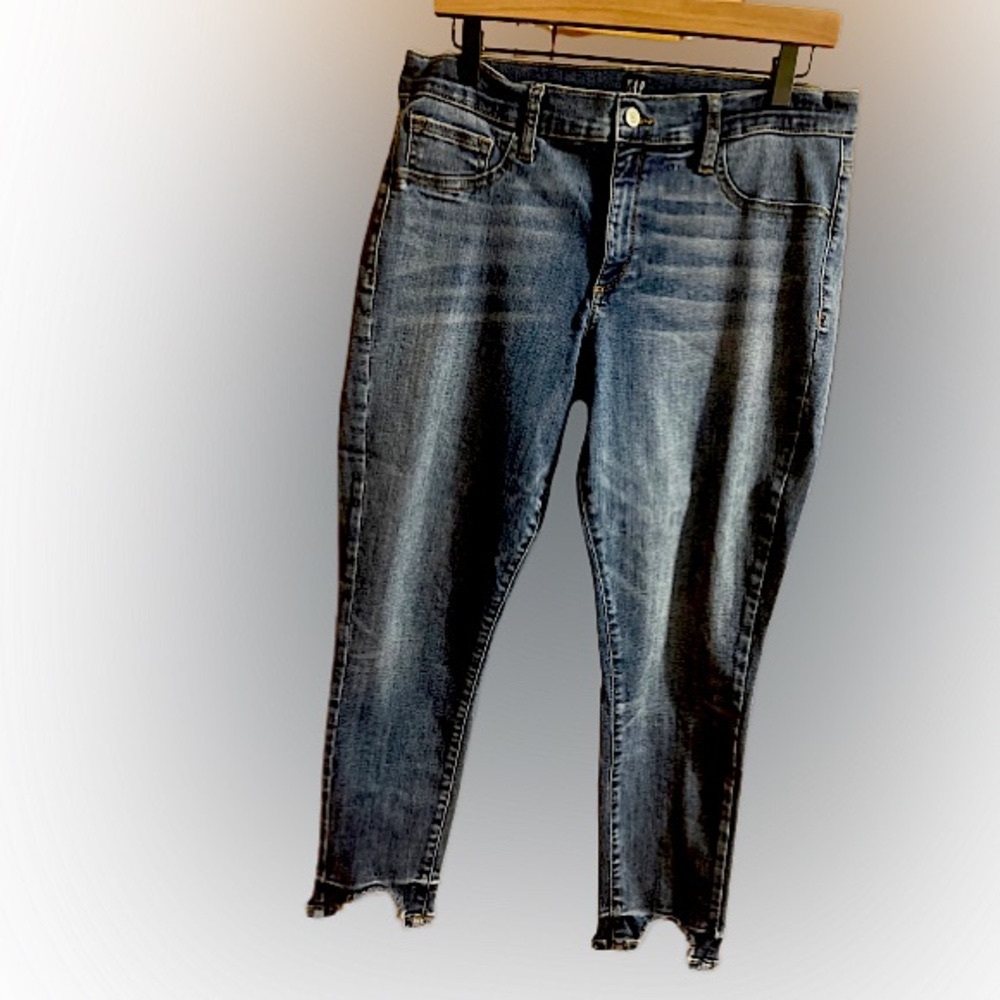 Gap - Light Wash Jeans - Size 32